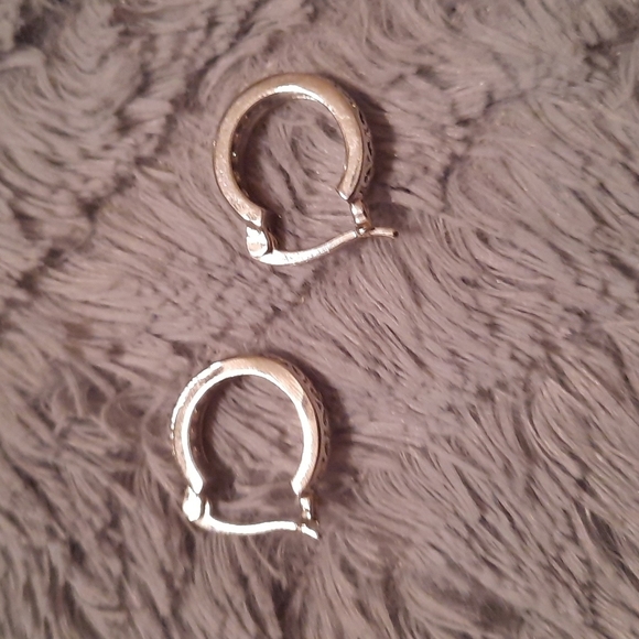 𝅺EARRINGS - Picture 2 of 2